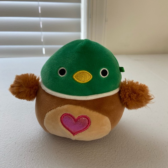 NWOT Avery the Duck Valentine’s Day edition 4.5 inch Squishmallow stuffed animal - Picture 1 of 5